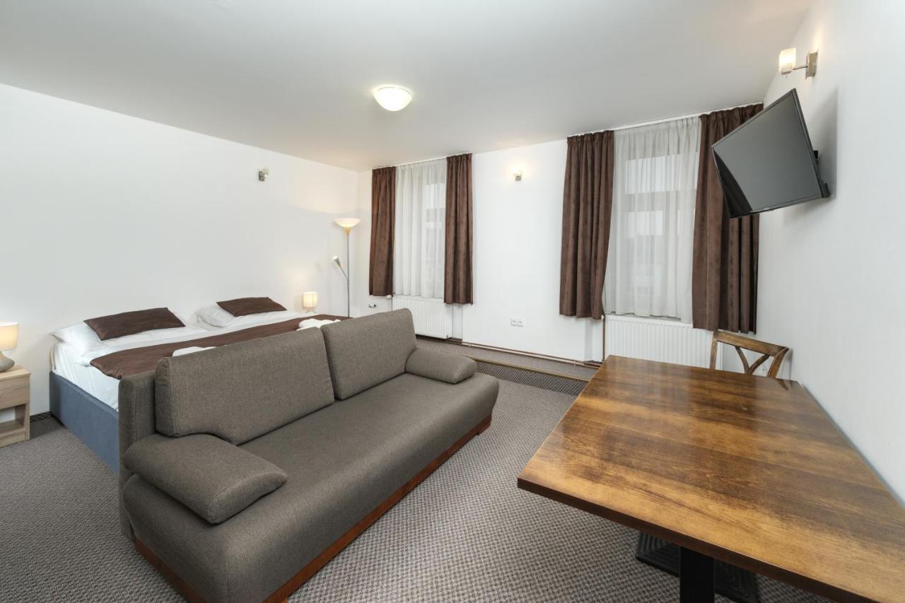 Hotel Na Stare Poste Илемнице Екстериор снимка