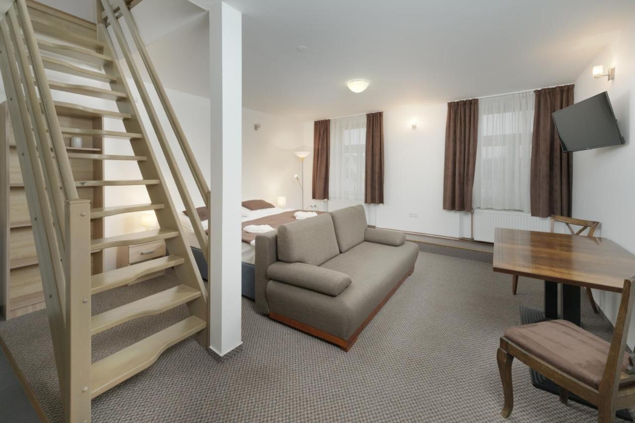 Hotel Na Stare Poste Илемнице Екстериор снимка
